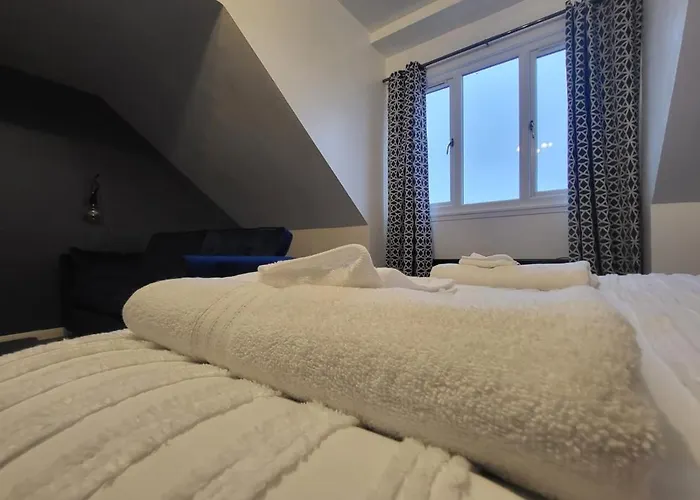 Dundas Apartments - Furnished Short Lets